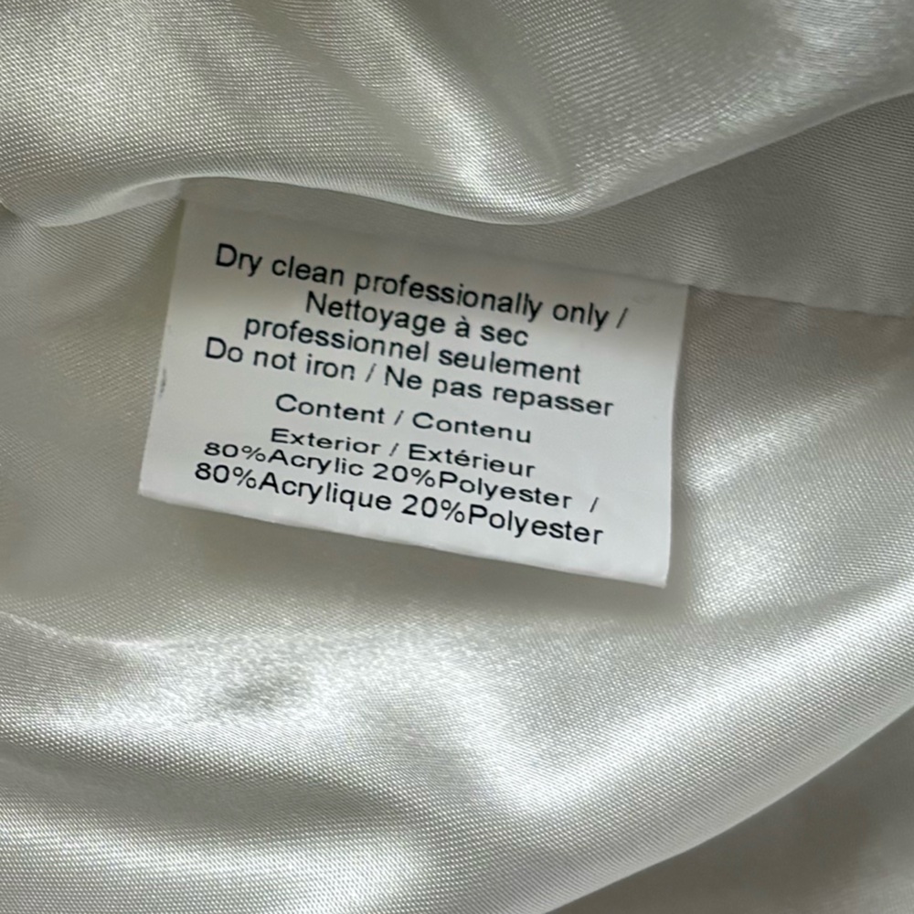 Ameri mode women’s white/ tan hooded snowflake fa… - image 8